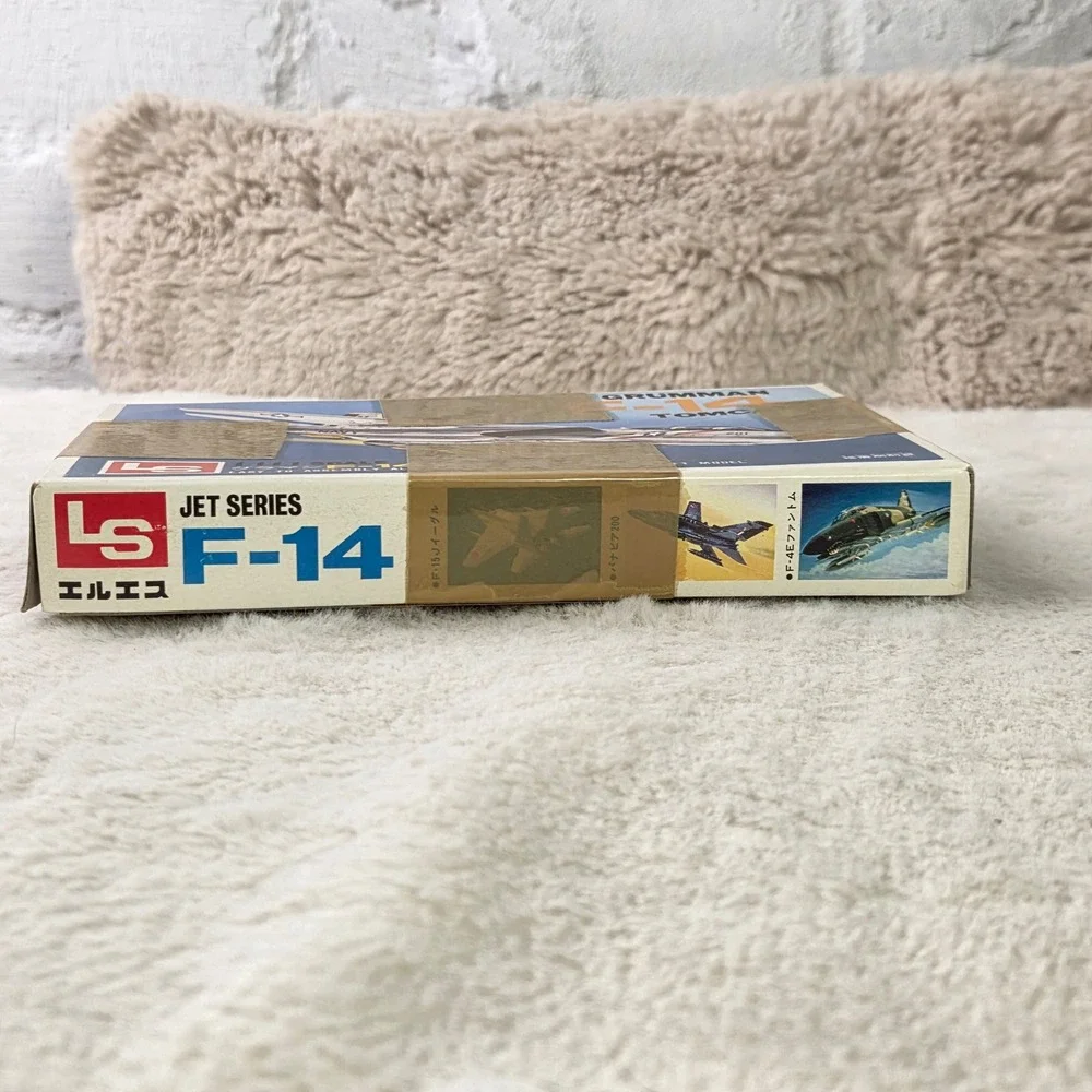 LS Grumman F14 Tomcat Jet Series‎ 1:144 Scale Plastic Model Kit Made in Japan